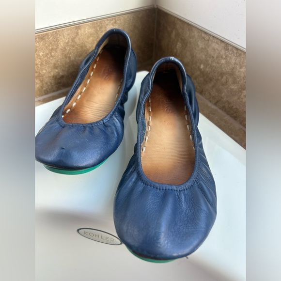 Tieks in California Navy size 8, good condition with tote bag - Picture 7 of 10